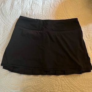Lululemon black tennis mini skirt NWOT